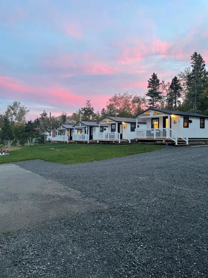 Les Chalets De La Colline Inc بيه سانت كاترين المظهر الخارجي الصورة